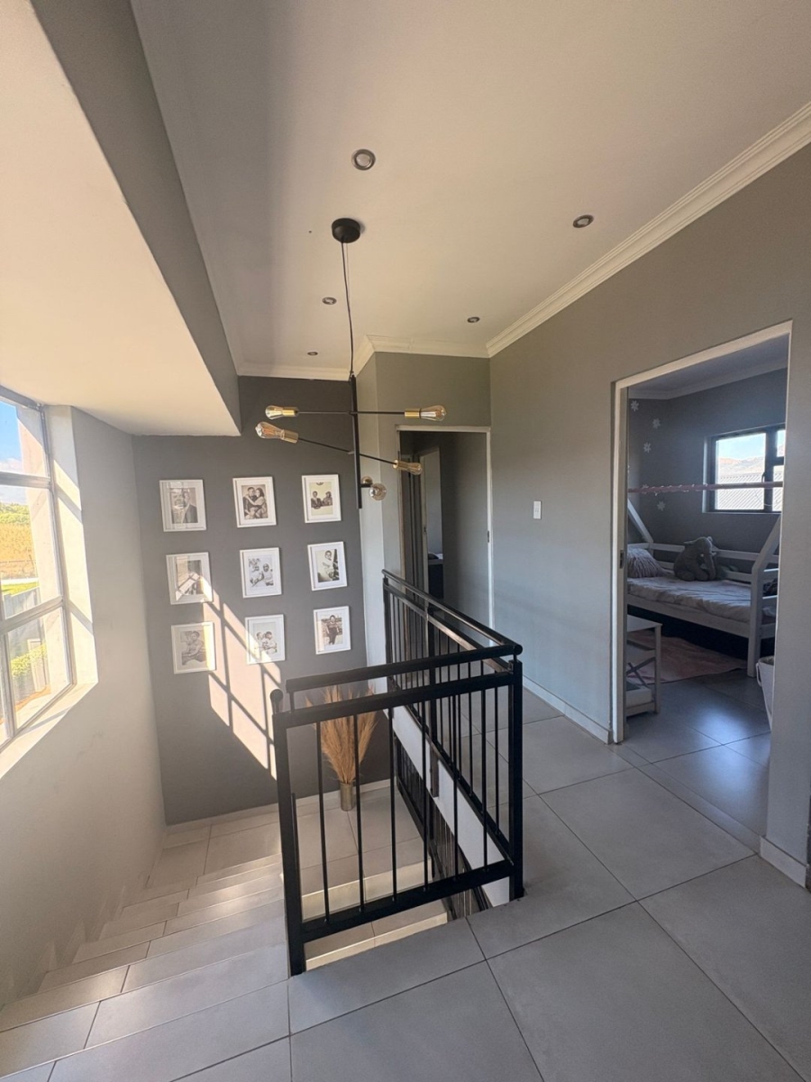 4 Bedroom Property for Sale in Ifafi North West